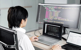 济宁 api php源码,下载的php源码怎么运行呢？